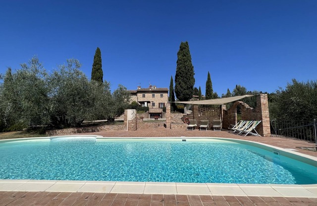 Podere il Casolarino with private pool