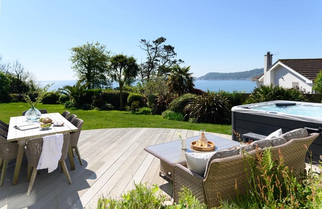 Point House - sleeps 8 guests in 4 bedrooms