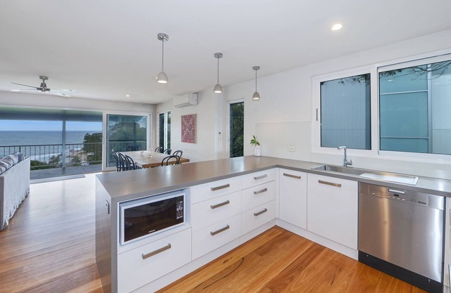 Point View - Amazing views and location!