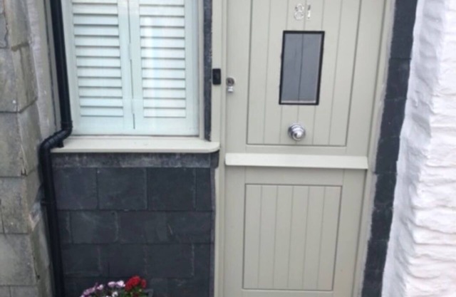 Polgarth, Port Isaac - a stunning cottage, sleeps 6 + parking and welcomes dogs
