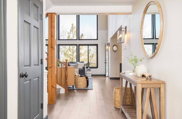 Pollock by Avantstay Stunning Views w/ Movie Room, Hot Tub, Game Room & Large Balcony