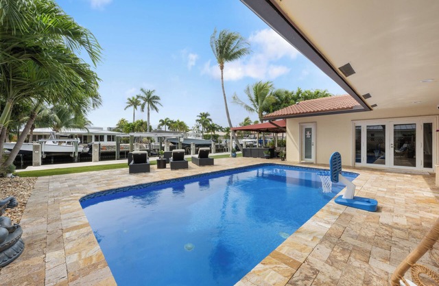 Pompano Beach Paradise Luxury 3 bed/2 bath/pool on the water
