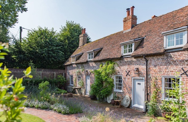 Pond Cottage - 8-11 July 2022 - heavily reduced weekend stay