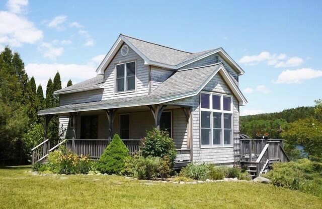 Pond's Edge- A wonder-filled lakefront property across from Acadia National Park