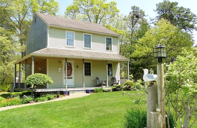 Vue sur l'étang ~ Près des sentiers de conservation et de marche. Il y a de la pêche à l'étang