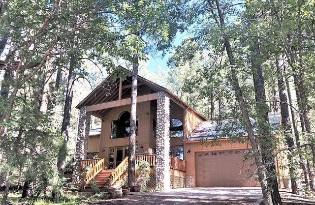 Enchanting Lodge, pont de 40 ', Boisé 1 // 2 Acre, 2 Bd RM + Loft, Pinetop CClub