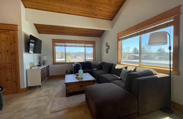 Ponderosa Paradise - NEW w/ King Bed! Pets OKAY