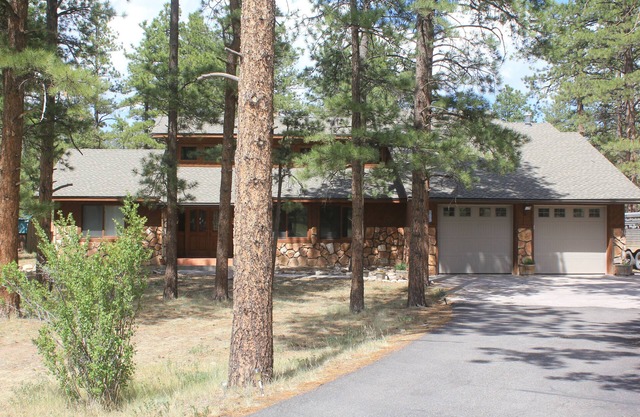 Ponderosa Pines Lodge, belle et spacieuse maison, animaux acceptés, 13 personnes