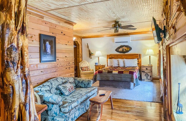 Ponderosa Suite - Inn at the Art Center