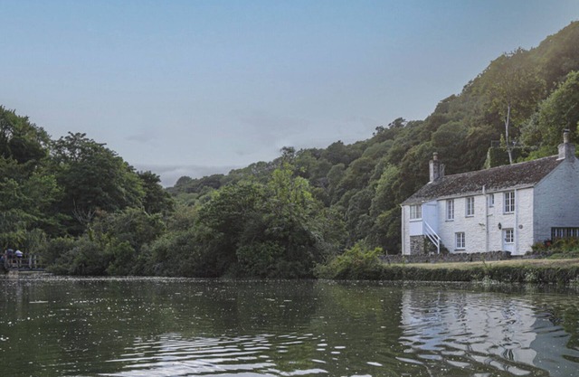 Pont Quay Cottage, Fowey, edge of the tidal creek