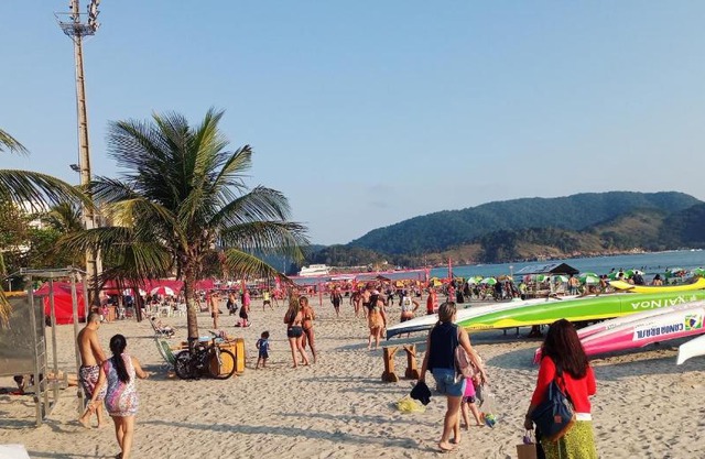 Ponta da Praia amplo 3dorm 3ban frente ao mar
