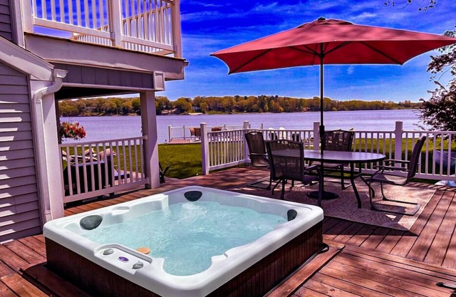 Belle maison au bord du lac ~ Bateau ponton ~ Jacuzzi ~ Ponts expansifs