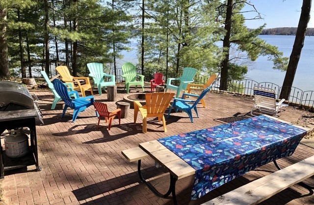 PONTOON NOW INCLUDED!! Waterfront Duck Lake Cottage Interlochen, Traverse City!