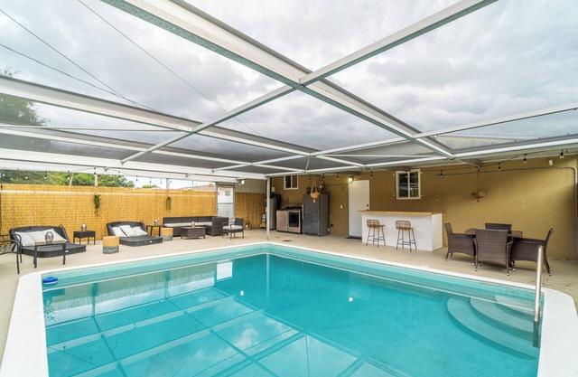 Pool, 4 Bed, 3 Bath, Patio, Parking.