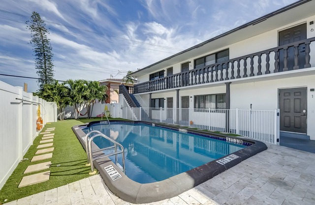 Pool|6ppl|2 bedroom|1 mile to beach|Flamingo apt 3