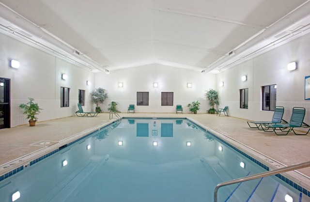 Studio accessible aux personnes malentendantes avec accès à la piscine + petit-déjeuner quotidien gratuit inclus!