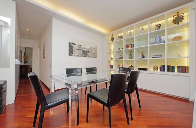 LUXURY APARTMENT POOL and BALCONY - JACUZZI -WiFi-AirCondition