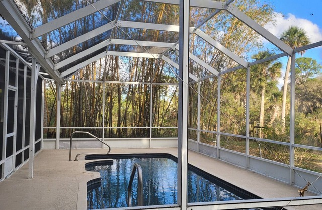POOL AND LAKE FARM HOUSE 20 MINUTES FROM THE BEACH