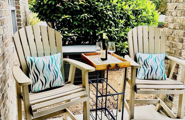 POOL AND PICKLEBALL! Perfectly located 1st floor condo, close to everything