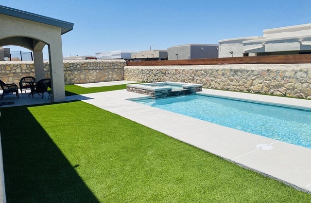 POOL and SPA! Modern New Home!!! Great Location!!! 4 bedroom