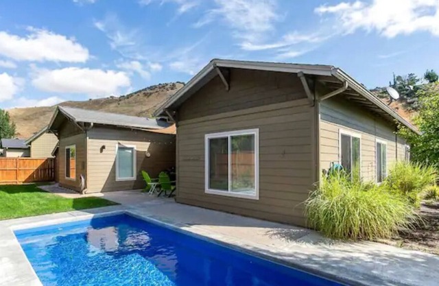 POOL BBQ Patio | Pool Table | Summer Fun