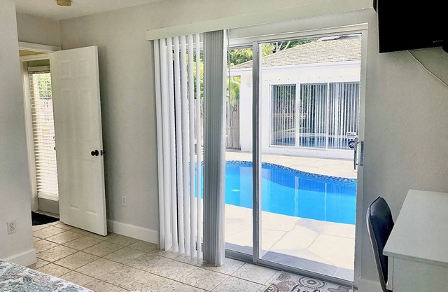 Pool Cabana & Clothing Optional Pool & Courtyard in quiet Country Neighborhood.
