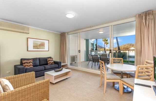 POOL DELIGHT - ETTALONG BEACH RESORT