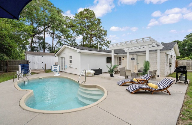 Pool, Fire Pit, Gym, Game Room, 4BR3BA - Near Parris Island/Downtown Beaufort
