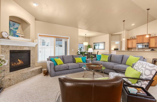 Pool!!,Hardwood, Granite, Pet Friendly