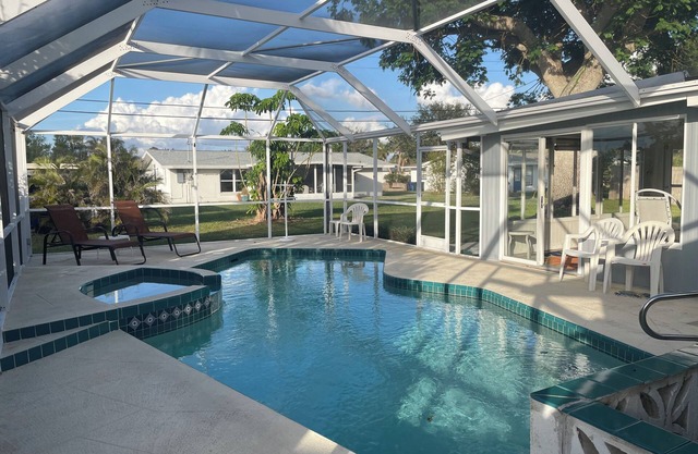 Pool Home- 3BR 2BA House Near Beaches & all that Beautiful Venice as to offer!