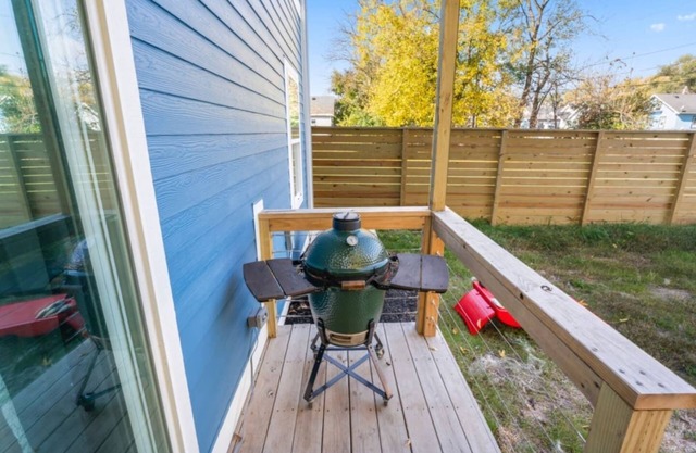 Pool/Hot tub/Fenced yard/Garage Parking