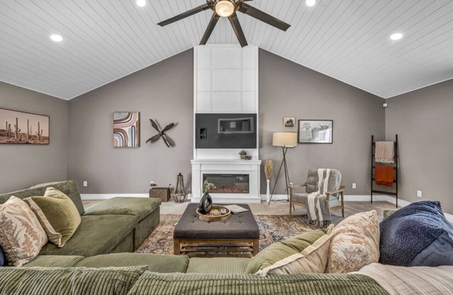 Swim & Relax - Pool, Hot Tub and Recently Renovated!