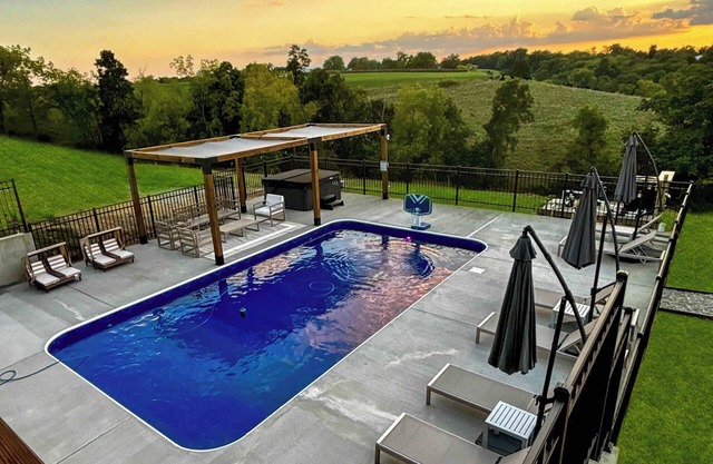 Pool | Hot Tub | Game Room | Fire Pit | Playground