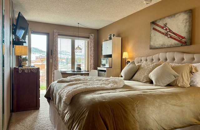 Pool~HotTubs~Views~Resort K-Suite~Sleeps 2~Near RMNP & Winter Park!16