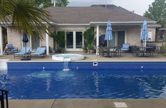 Escapade au Pool House - Bain à remous, sauna, douche à vapeur et piscine de 50 pieds