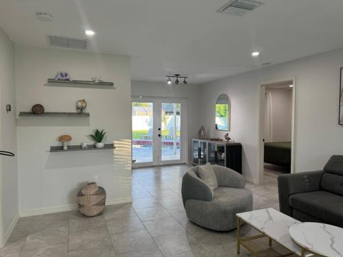 Pool house in Englewood