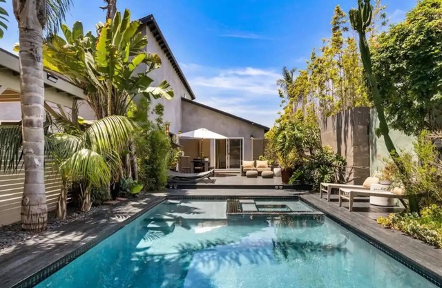 Pool House Oasis Close to Venice and Marina