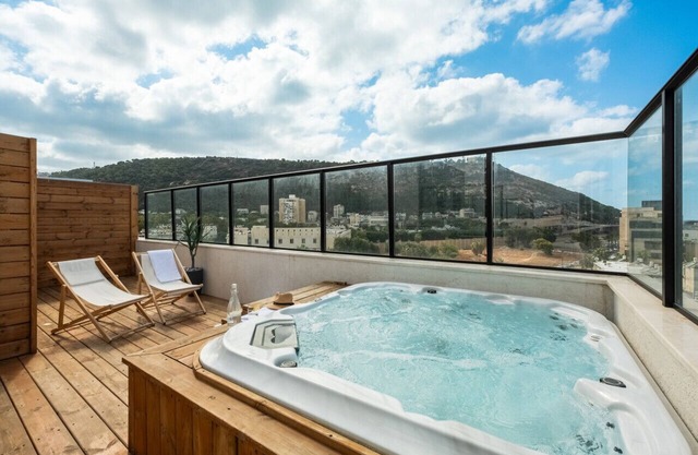 Pool & Jacuzzi Seaview Penthouse by Sea N' Rent