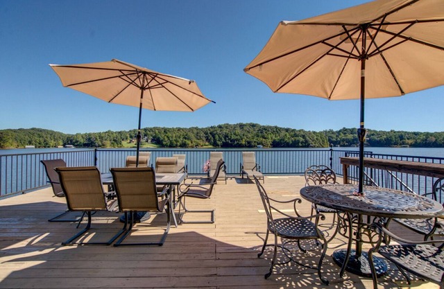 Woodland Waters ... Une escapade relaxante sur le lac Lanier, en Géorgie. #DécouvrirLakeLanier