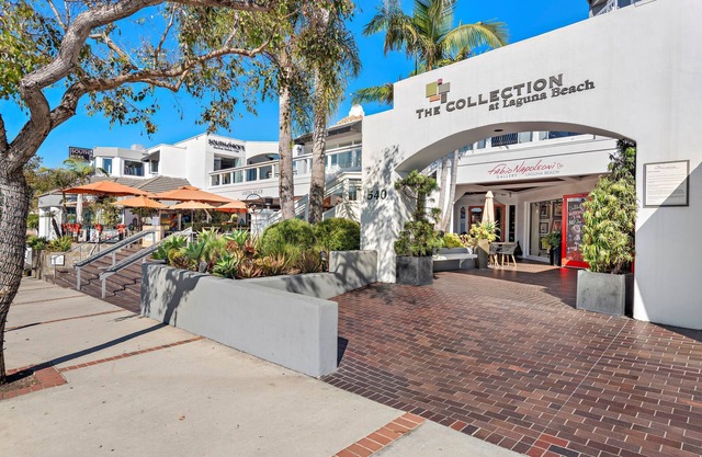 Pool, Main Beach, shops, restaurants all nearby #14