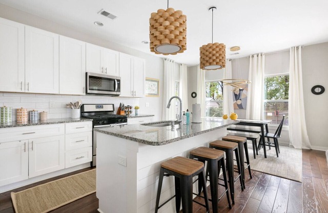 Pool Oasis! - 4 Bedrooms - Close to Downtown
