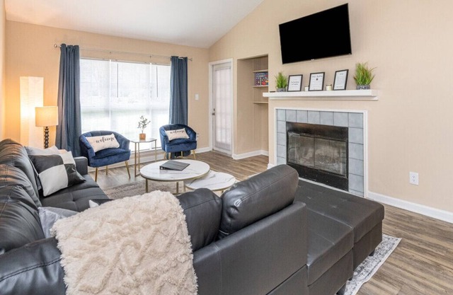 ☆Pool+Parks☆2 min drive⇢grocery+dining+attractions
