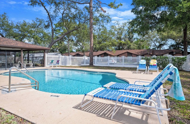Tampa Villa with Pool, Patio, & Private fenced Backyard