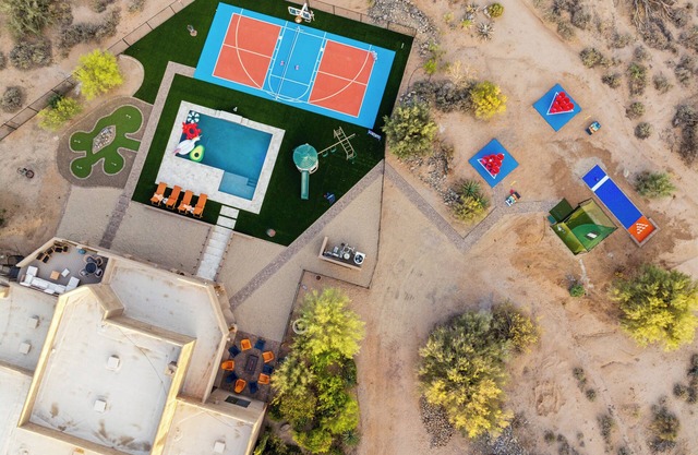 Pool*Pickleball*Golf*Basketball*Hot Tub*Arcade
