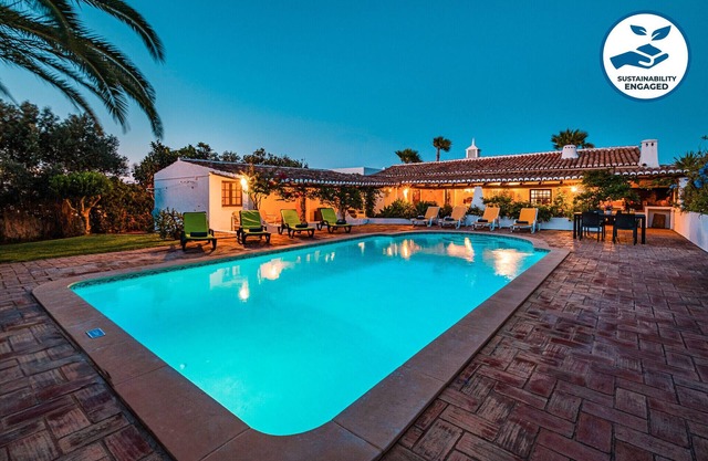 SPACIOUS VILLA WITH POOL, AIR CONDITIONING & BBQ