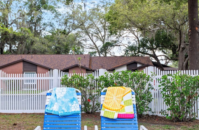 Pool, Private Yard, Massage Bed Within 2 miles of USF, Moffit Center