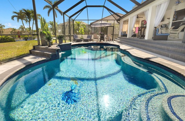 Pool Retreat/ Modern and cozy