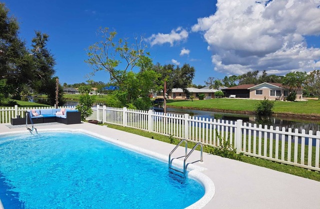 Pool, Soak in the Sun, Super Clean, Golf, Beaches near by - SUMMER SALE