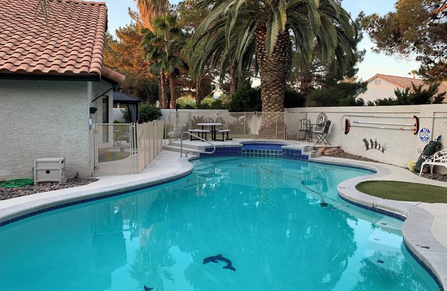 Las Vegas / Henderson, 3 Bdrm, SPA & POOL. Mini putt 9 trous dans la cour. Promenade au golf