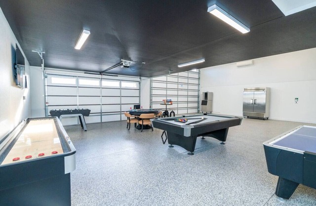 Pool+Spa, Firepit, Game Room, RV Garage-Sleeps 12